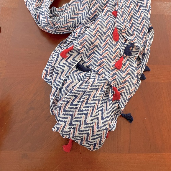 NWT J. McLaughlin Woman’s Scarf OS - Picture 8 of 9